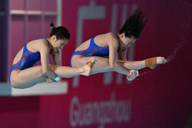 跳水界再出黑马！王伟莹勇夺单人冠，采访意外透露全红婵真实状态