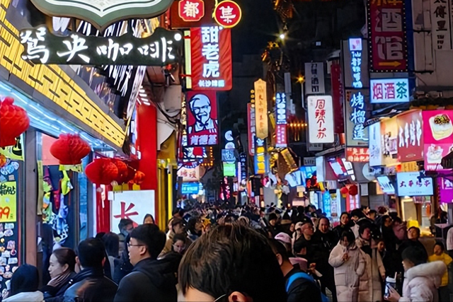 长沙凭什么稳坐“顶流网红城”？一半烟火气，一半硬科技