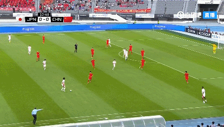 国足0-1落后日本！防守不给压力，细谷真大破门，颜骏凌扑救不及