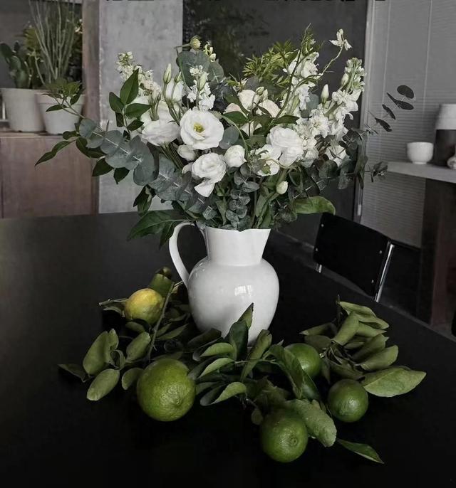 新入职自我介绍简短范文（职场新人必看入职第一天这样自我介绍）