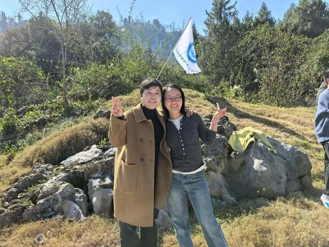 新塘乡中心卫生院在恩施大清江红花峰林景区开展主题团建活动