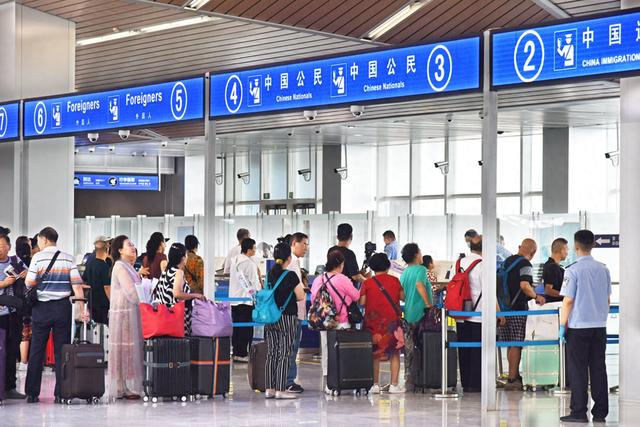 继德国之后，英国也开始贴出“中文标语”？中国游客：欺人太甚