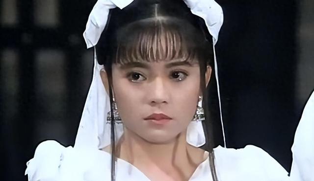 被畸形母爱毁掉的星二代：母乳12年，同床15年，荒唐的事还在后面