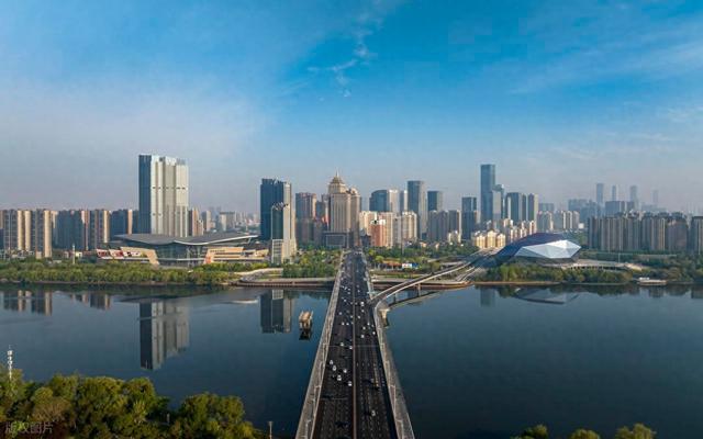 辽宁这座特大城市，是东北最大的交通枢纽，有8市共用国际机场！