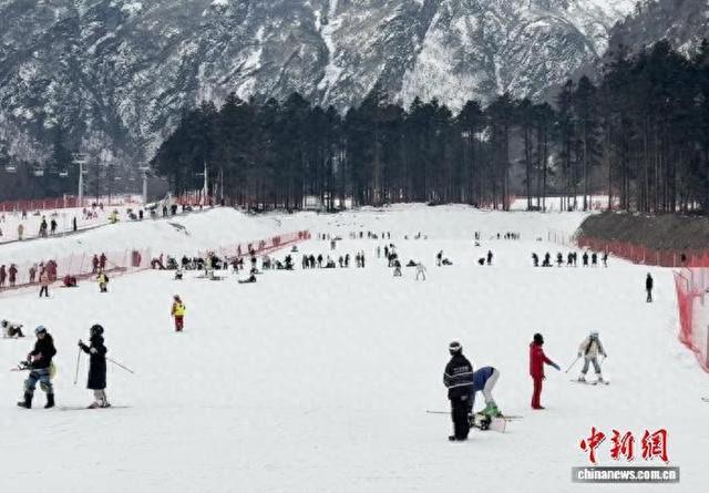 冰雪旅游“热雪”涌动 四川提振冰雪消费