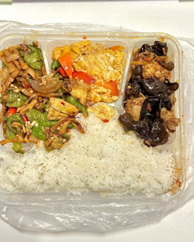 北京下了死命令，2027年底前，所有中小学必须告别“校外配餐”