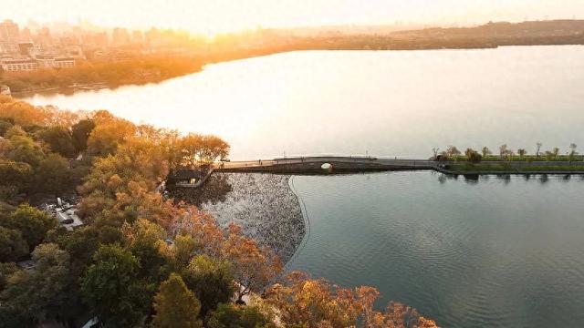 我56岁绝经了,和67岁的他出去玩了12天,回来我果断提出散伙