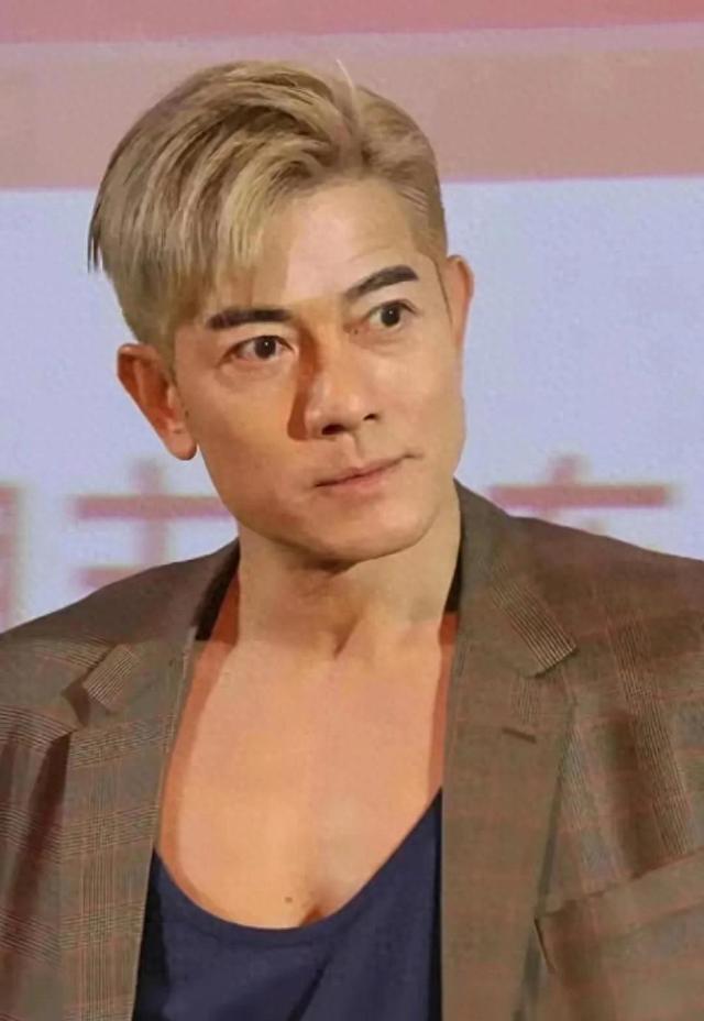 岁月无情，59岁的郭富城老年斑也出来了，老了！