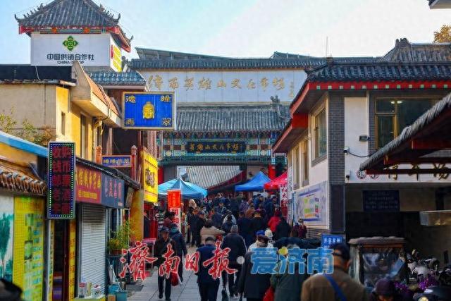 旧韵新趣满街巷 英雄山文化市场人头攒动