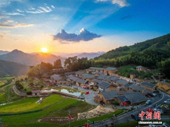 闽北“双节”“六香”之约推动文旅火爆 8天吸金34亿