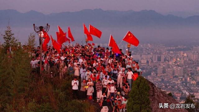 客流高峰，秩序井然！龙岩连城冠豸山迎来“双节”旅游“开门红”