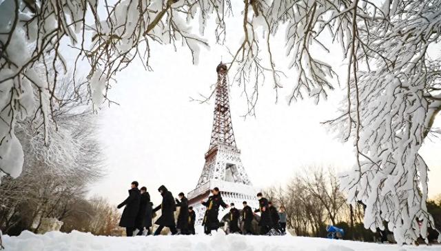 白天环游世界+夜晚解锁非遗彩灯,享受双重浪漫!
