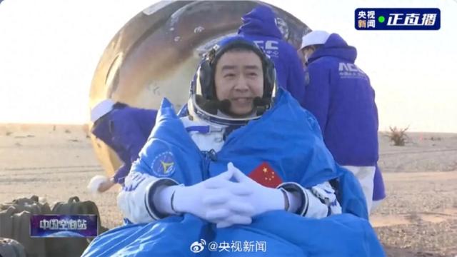 受河南省委书记、省长委托，洛阳市委书记市长、安阳市委书记市长看望慰问航天员父母