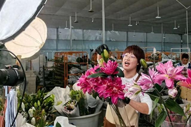 直播电商贡献云南鲜花消费市场增量近七成 | 动态