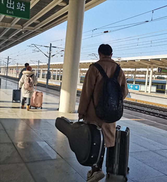 满身风雨，归来仍是少年