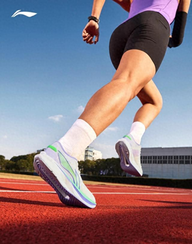 碾压耐克阿迪！今年卖最火的10双运动鞋，国货霸榜了！