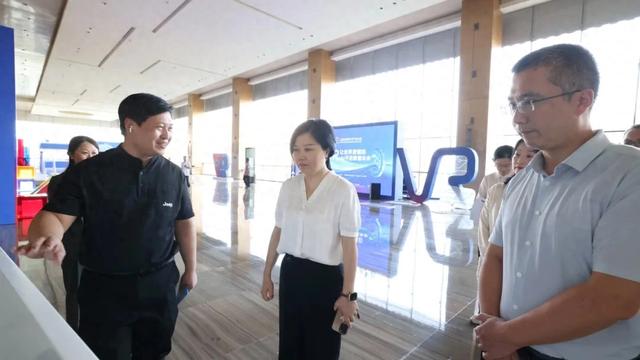 李婷调研2025世界VR产业大会筹备工作