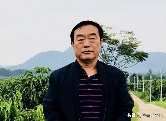红高粱模特队歌词（韩志晨为电视纪录片抗日烽火撰写的主题歌词与两首小诗）