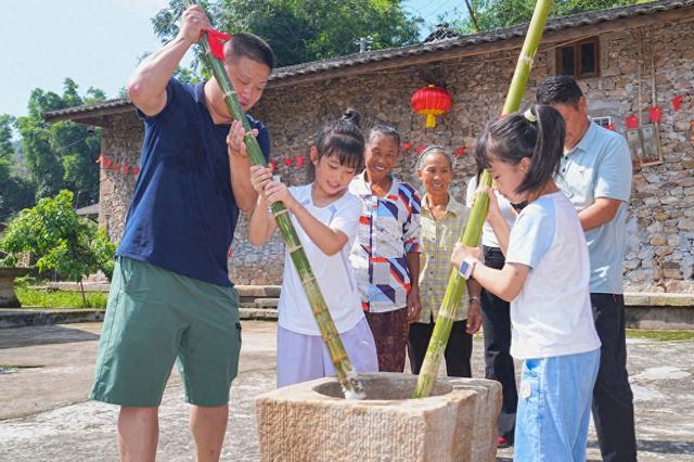 双节同庆 情满北碚：金刀峡镇民俗活动点燃假日热情