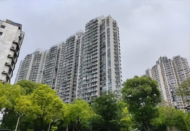 徒步团带火江浙山，上海人周末追山像春运，逃离内卷却遇新困境