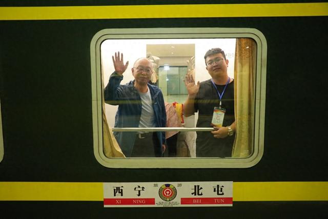 高原进疆旅游列车拉近青藏高原与西域大地的时空距离