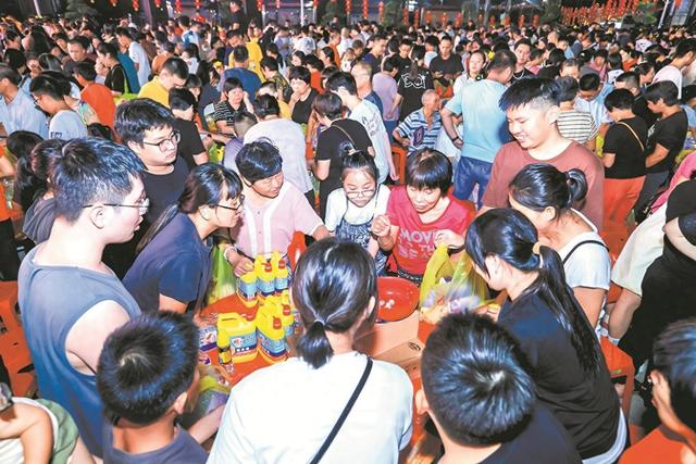 中秋逢国庆，月圆人团圆！泉州各地举办多彩活动，市民游客共度佳节