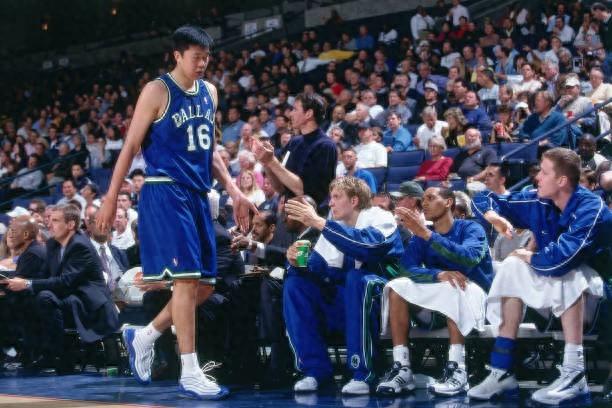 阿里纳斯：王治郅适合现在的NBA，他是能投篮的大个子