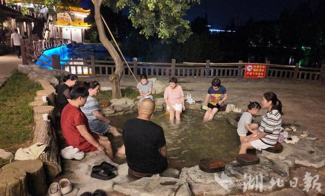 11个露天泡池免费泡！撒贝宁、王祖蓝泡过的咸宁月亮湾濯足廊重新改造开放啦