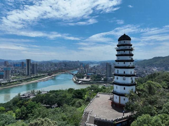 只此翠屏丨东山白塔：守望三江阅古今