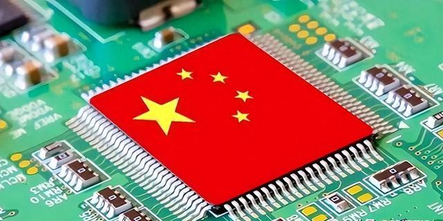 光刻机危机加剧！美、荷正式亮“剑”，美媒：中国芯彻底没招了