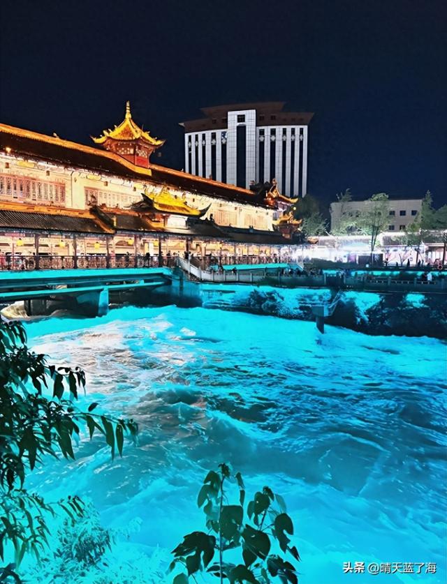 成都第一站——夜游都江堰邂逅"蓝眼泪"，央视都推荐的绝美浪漫！