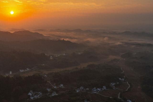 休宁：齐云山秋景如画