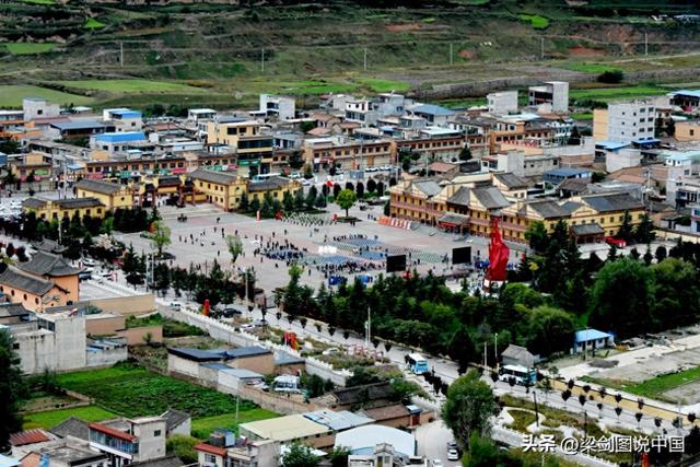 甘肃省陇南市宕昌县，哈达铺镇红军长征经过90周年纪念盛世。