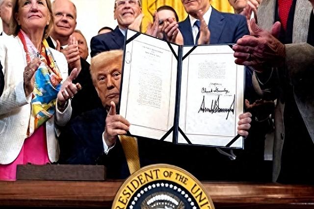 出访行程已定，特朗普接受中方邀约、白宫正式签字：中国帮美大忙