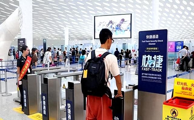 你以为航空公司靠机票赚钱？其实机票只是零头，真正的暴利揭晓