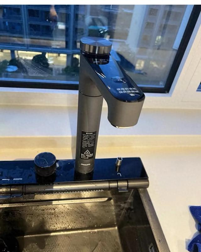 真的无法理解家中老人的做法。每天早晨都会将热水瓶中的水倒掉