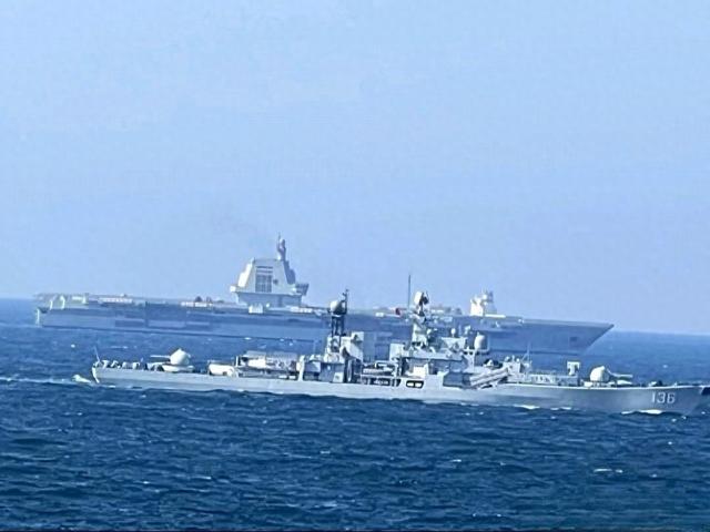 突发！现代级巨舰打头阵！福建舰穿越台岛海峡！日本军机紧急起飞