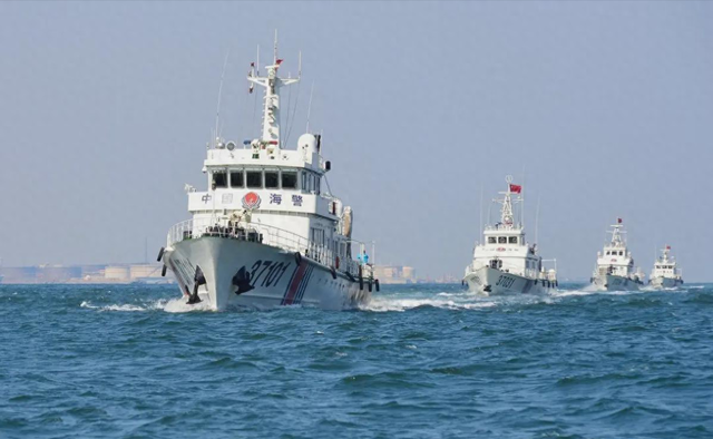 要动真格了，中国在南海集结20多艘舰艇，菲军叫嚣：这是战争行为