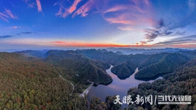 天眼影像丨看层林尽染 在宽阔水邂逅最美深秋