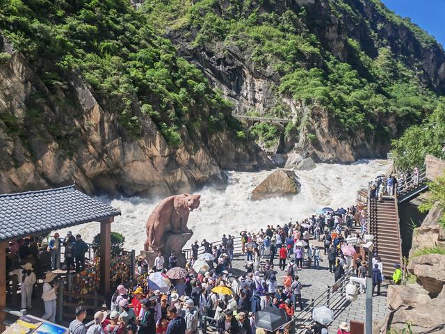 云南迪庆旅游持续火热
