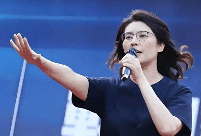 两岸统一已成定局！郑丽文提特殊统一方式，美西方“驻台代表”放下身段，罕见登门求沟通？