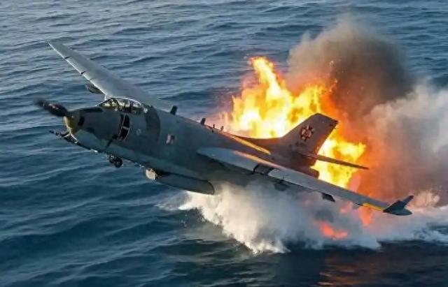 跌落、冲出	、被击落？美军战机漏洞百出接连坠毁	，丢人丢到全世界