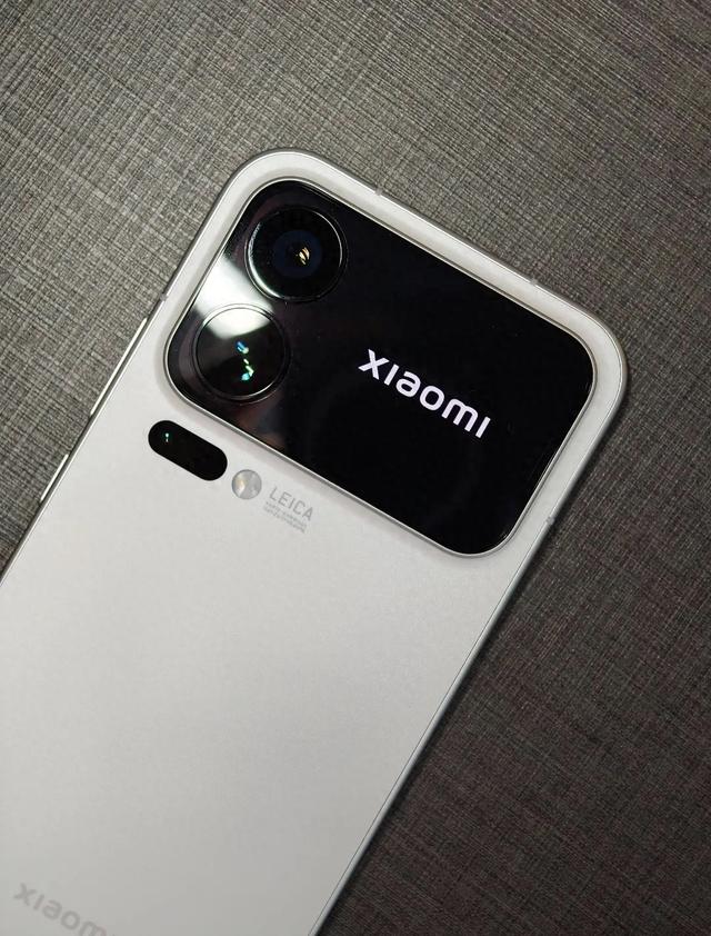 QQ动态图片怎样保存到手机（手机照片满了别慌导出U盘就这几招）