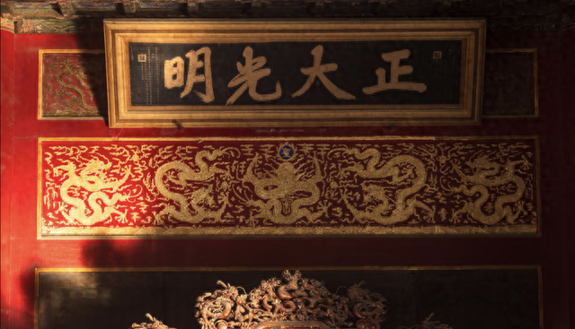 冬至故宫惊现“日照金龙”，正大光明牌匾被金光点亮