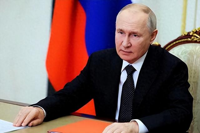 报复来得太快！俄军中将被斩首后，普京下令复仇，乌多地陷入火海