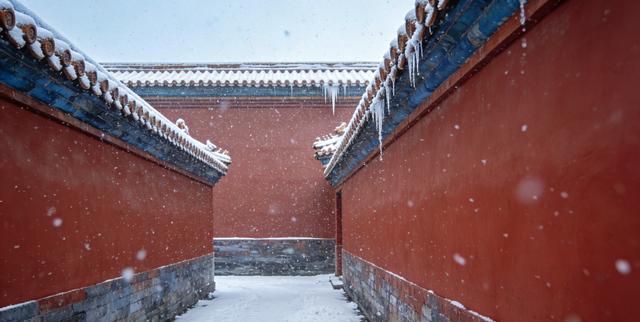 当中式建筑换上雪景皮肤！红墙黛瓦裹银装，这才是中国人冬日浪漫