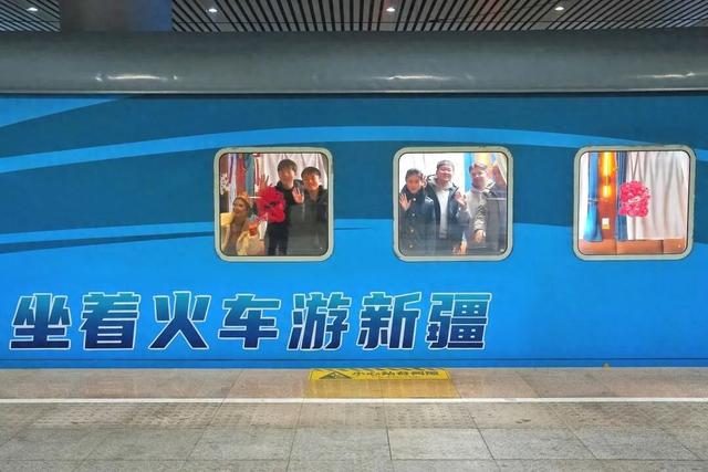 坐着火车游新疆，你愿意去看可可托海牧羊人吗？