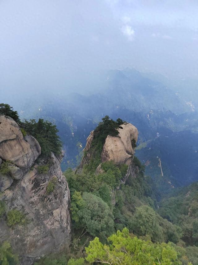 河南又一山走红，海拔2413米，被誉为 “中原之巅”景色不输云台山