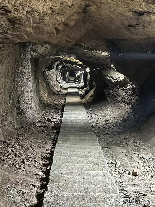 莱芜苗山镇铜山村里的汉代铜矿洞