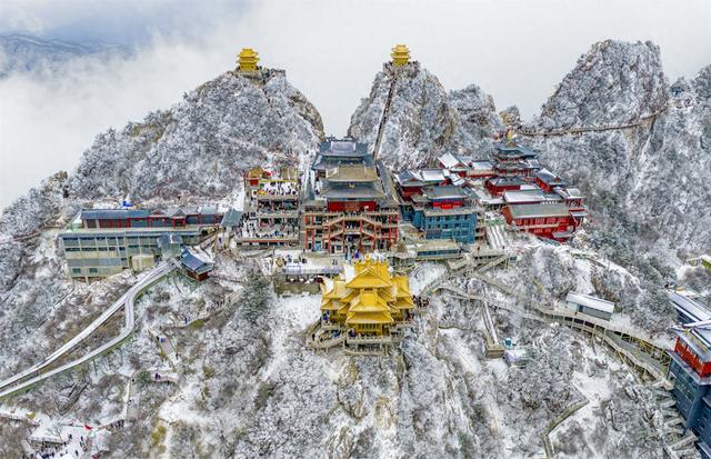 老君山雪后美成仙境！银装素裹引游客霸屏打卡 冬季旅游直接火出圈